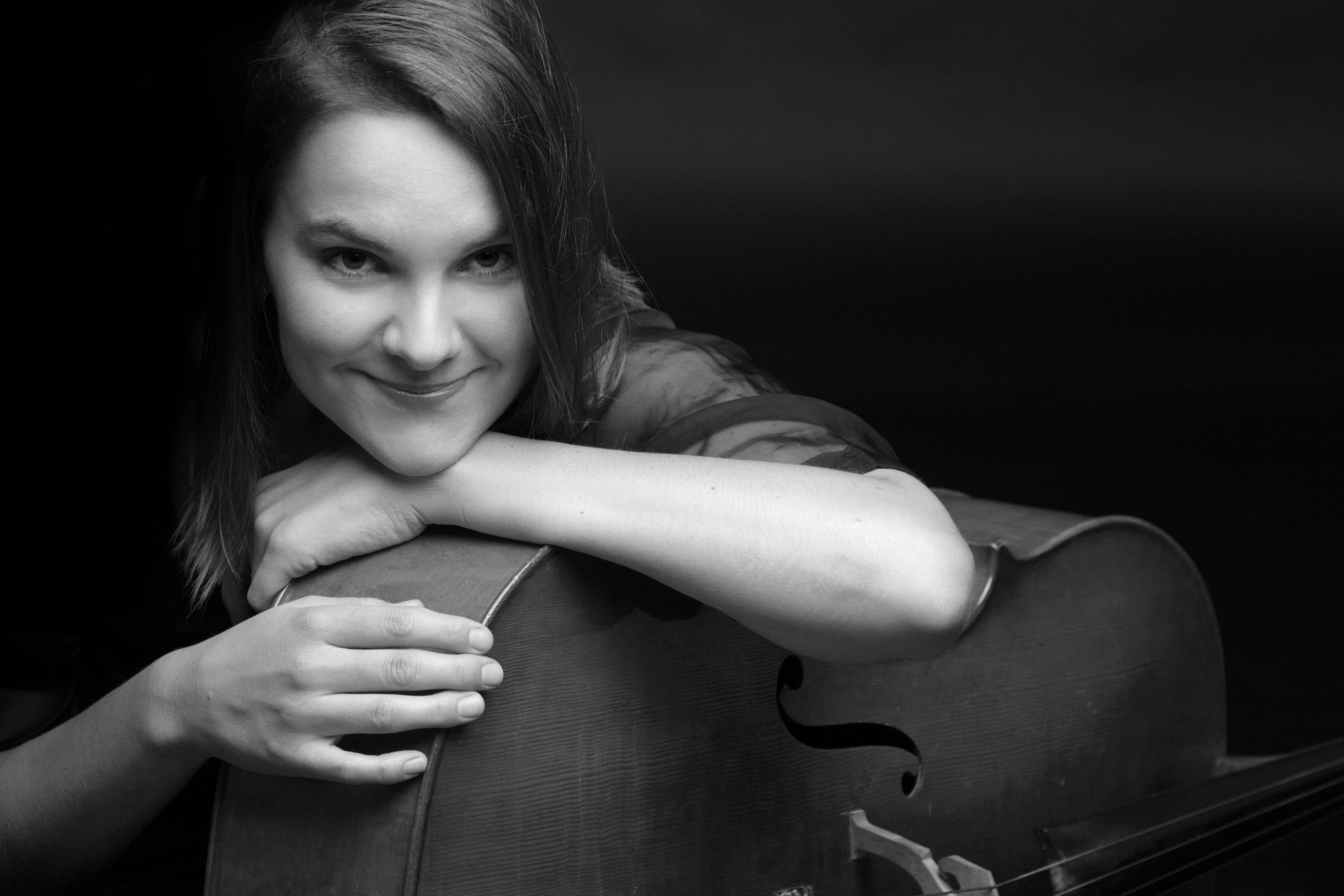 Lynda Cortis — Portrait